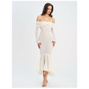 NWT Kaedyn Off Shoulder Long Sleeve Crochet Mermaid Maxi Dress medium